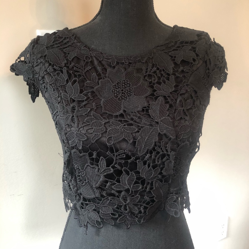 Black lace crop top size small